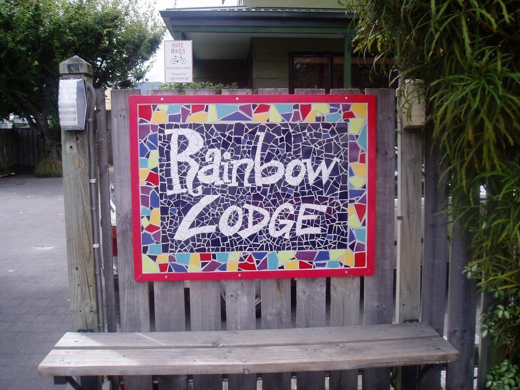 Rainbow Lodge Backpackers Lago Lago Taupo Exterior foto
